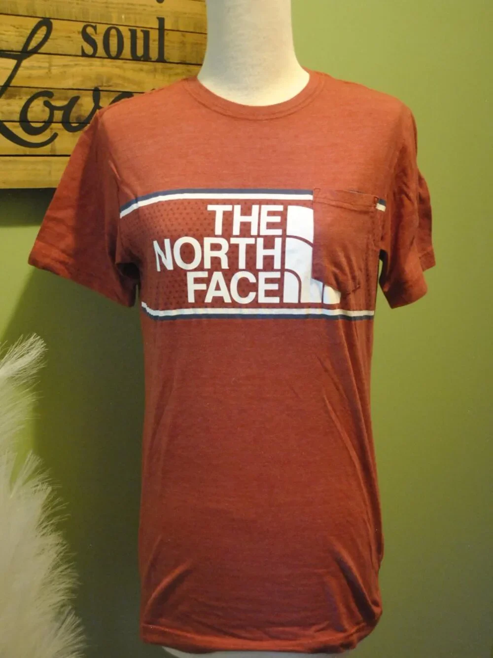 The North Face Men’s Small Red Heather Slim Fit Graphic Pocket Tee